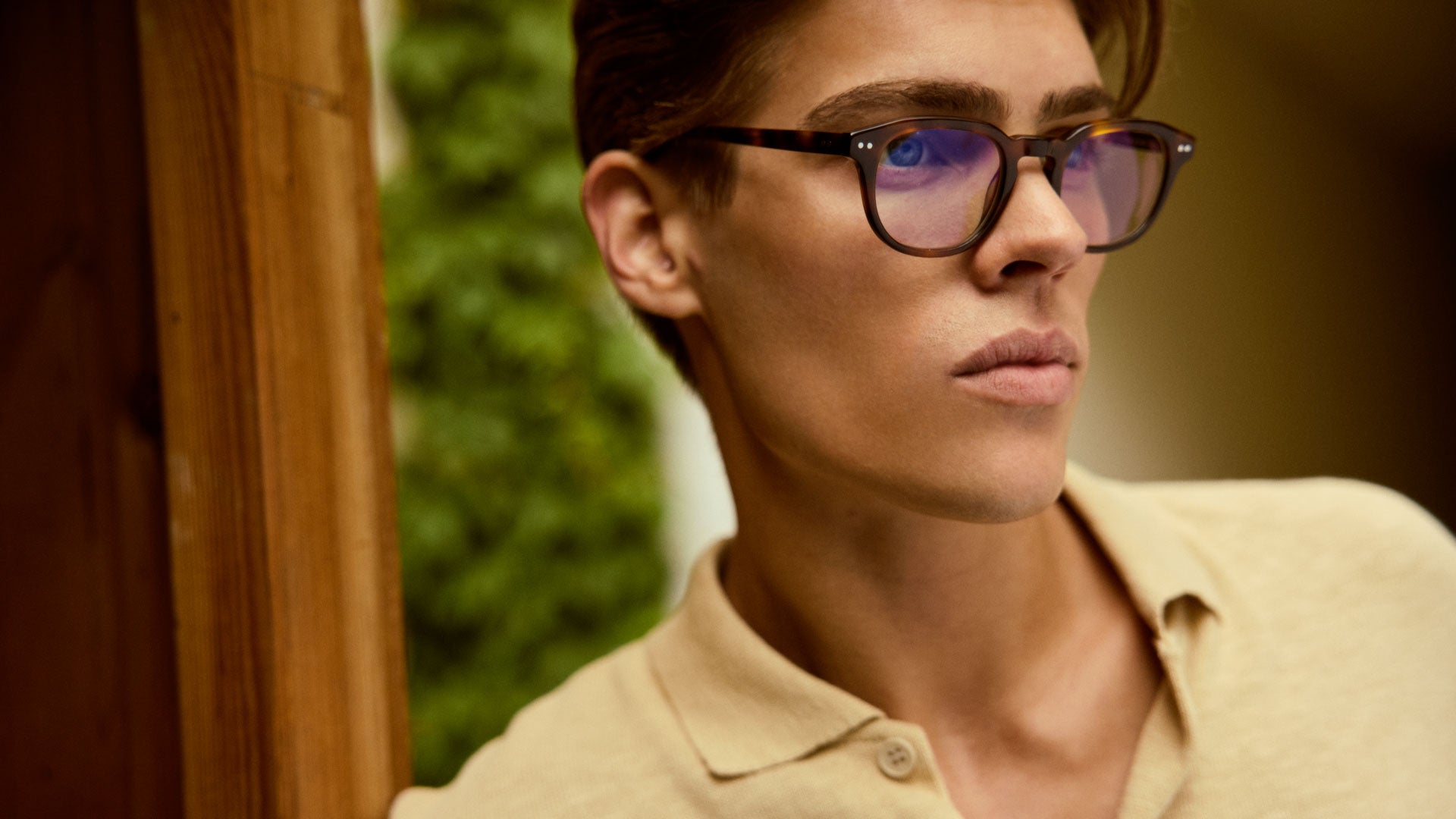 Model is wearing Acero Chaga blue light computer glasses to reduce eye strain and prevent headaches